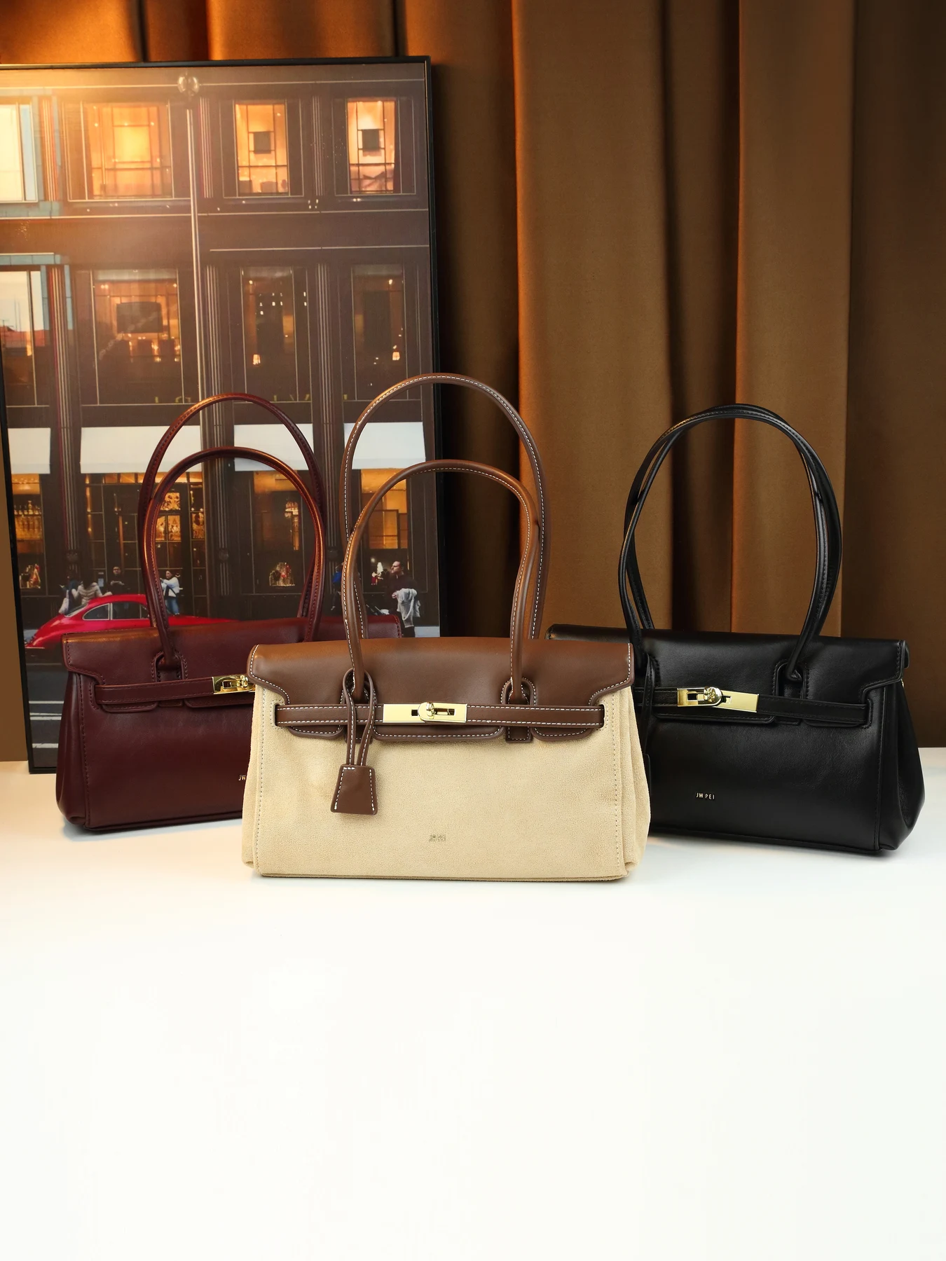 Classic versatile new women's briefcase retro large-capacity shoulder bag lock design baguette bag
Classic versatile new women's briefcase retro large-capacity shoulder bag lock design baguette bag