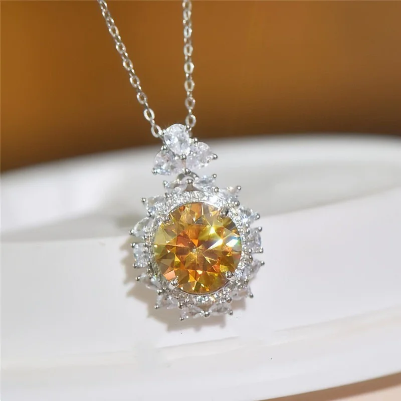 ZFSILVER Trendy Fashion Fresh 925 Silver Color D 5ct Moissanite Crown Flower Necklace For Charms Women Party Jewelry Gift KML793
ZFSILVER Trendy Fashion Fresh 925 Silver Color D 5ct Moissanite Crown Flower Necklace For Charms Women Party Jewelry Gift KML793
