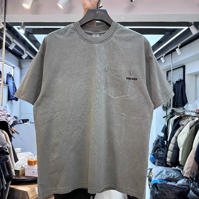 Chest Embroidery Fake Pocket Hip Hop Short Sleeve Men Women High Street Washed Gray Khaki Vintage Loose Casual T-shirt
Chest Embroidery Fake Pocket Hip Hop Short Sleeve Men Women High Street Washed Gray Khaki Vintage Loose Casual T-shirt