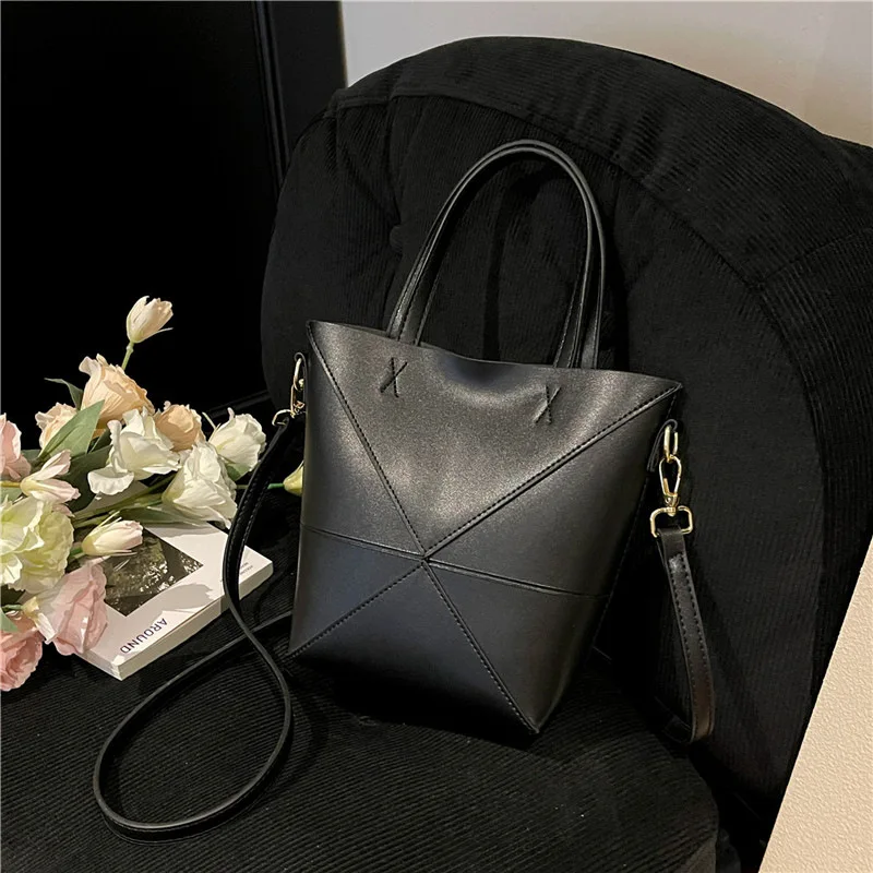 New 2025 Women's Tote - Deformation Geometry, Premium Commuter Shoulder
New 2025 Women's Tote - Deformation Geometry, Premium Commuter Shoulder