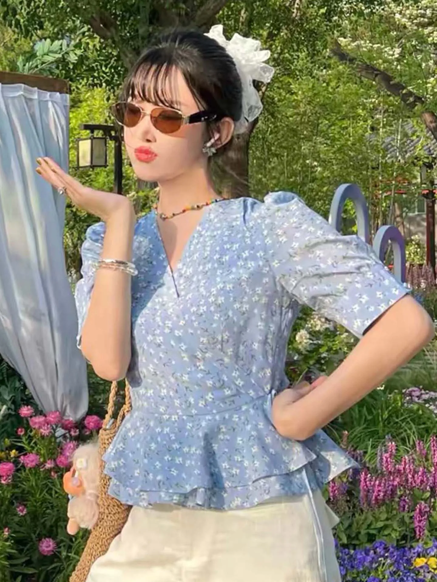 French Style Wrap V-Neck Floral Print Women's Shirt Slim Fit Bubble Sleeve Breathable Skin-Friendly Summer New Arrival
French Style Wrap V-Neck Floral Print Women's Shirt Slim Fit Bubble Sleeve Breathable Skin-Friendly Summer New Arrival