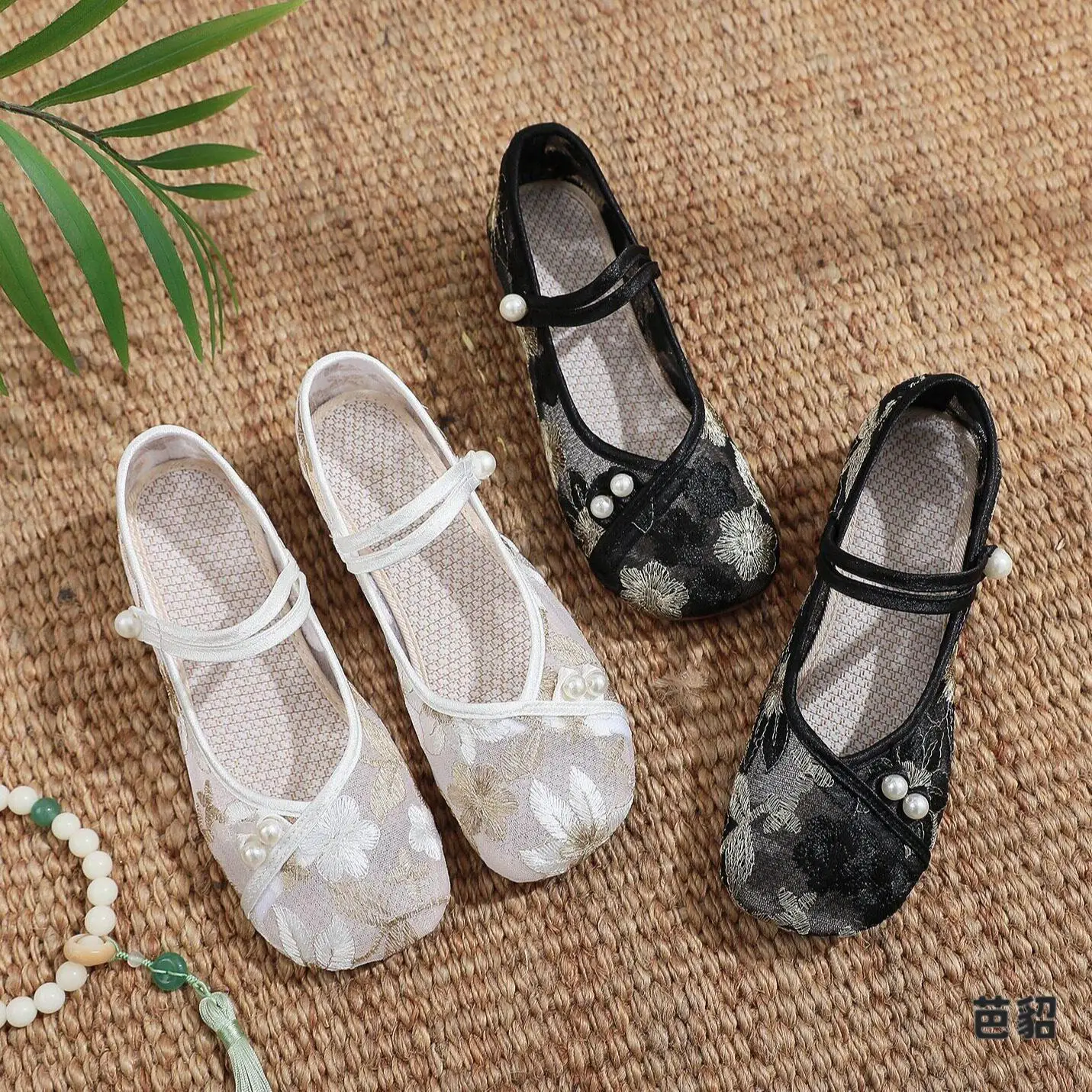 Beijing Embroidered Cotton Shoes Women's Ethnic Style Mesh Breathable Hanfu Low Heel Qipao Shoes Comfortable Flat Bottom roun...
Beijing Embroidered Cotton Shoes Women's Ethnic Style Mesh Breathable Hanfu Low Heel Qipao Shoes Comfortable Flat Bottom roun...