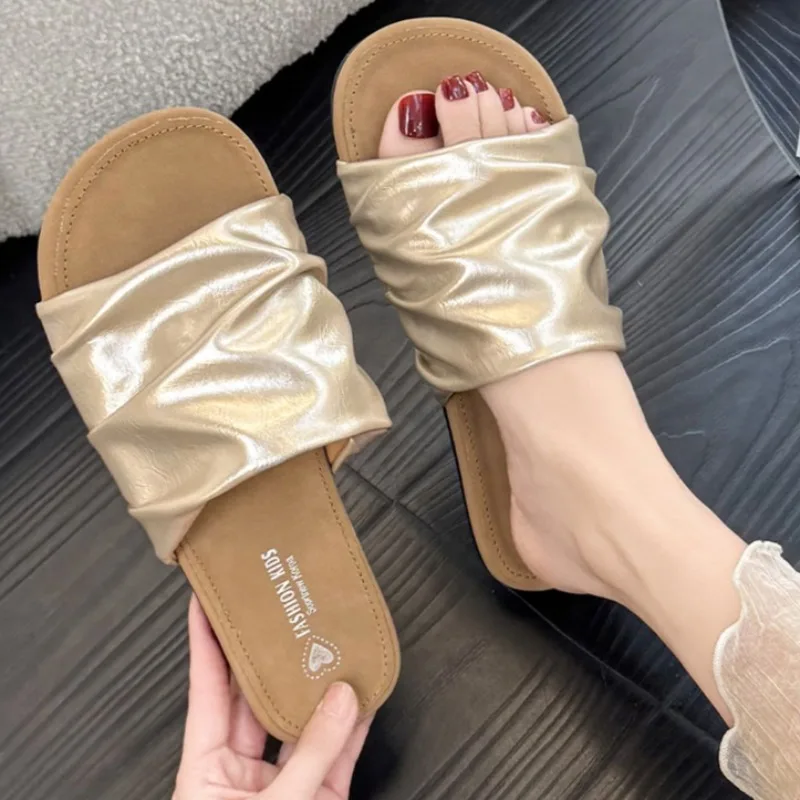 Summer New Pleated Outdoor Soft Sole Beach Slippers Women's Simple Flat Sandals
Summer New Pleated Outdoor Soft Sole Beach Slippers Women's Simple Flat Sandals