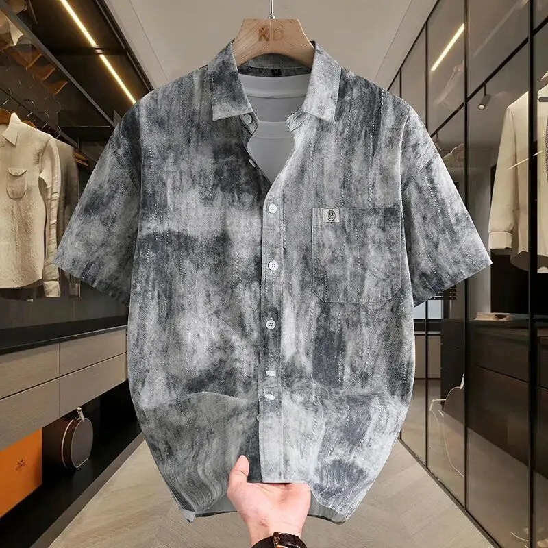 Men's Casual Short Sleeve Shirt With Abstract Pattern Street Style Summer Wear For Daily Outings And Urban Life
Men's Casual Short Sleeve Shirt With Abstract Pattern Street Style Summer Wear For Daily Outings And Urban Life