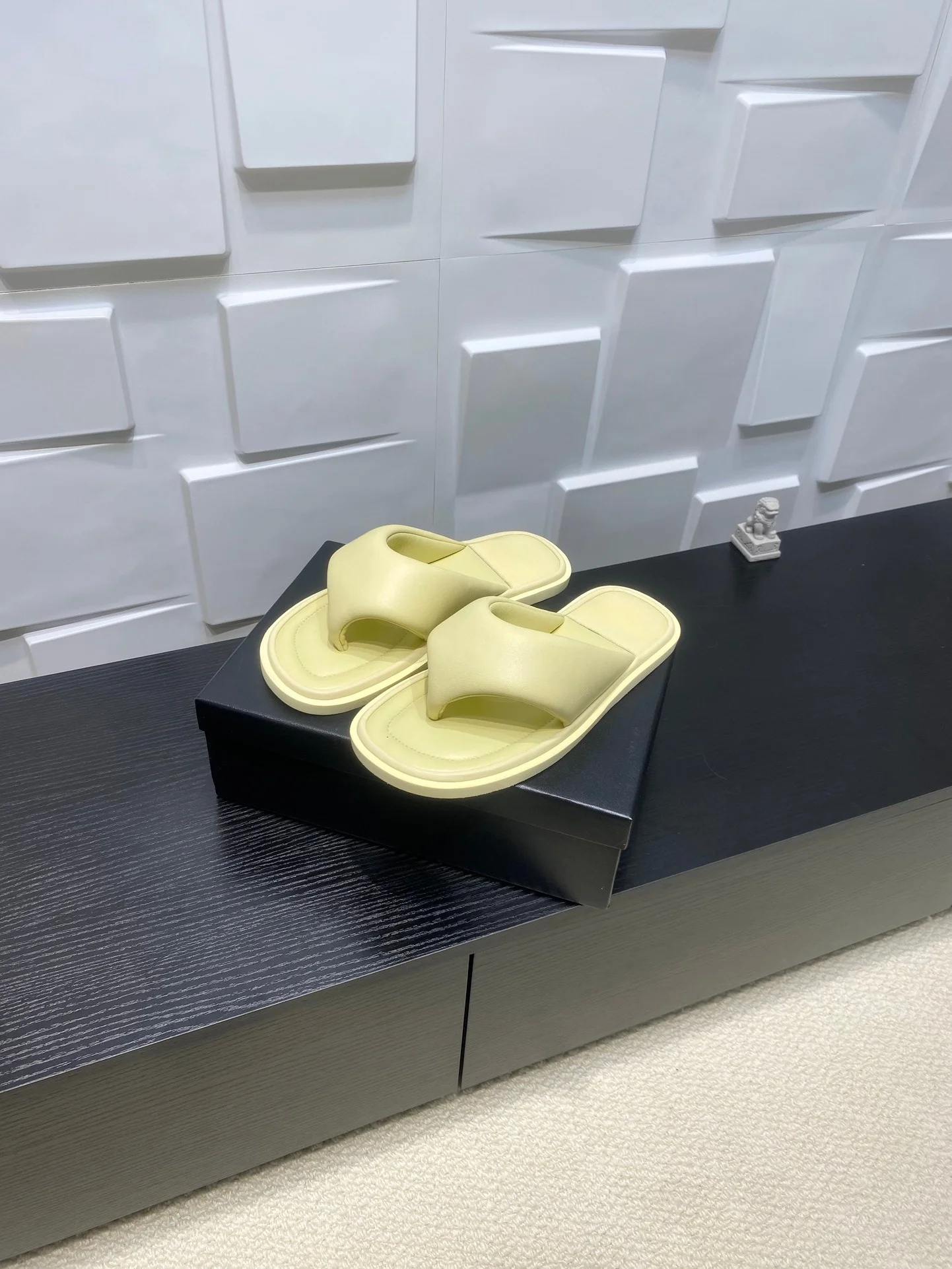 Luxury Brand Casual Footwear Women's Slippers Sandals Premium Outdoor Sandals Indoor Slippers Beach Footwear Upper Sheepskin
Luxury Brand Casual Footwear Women's Slippers Sandals Premium Outdoor Sandals Indoor Slippers Beach Footwear Upper Sheepskin