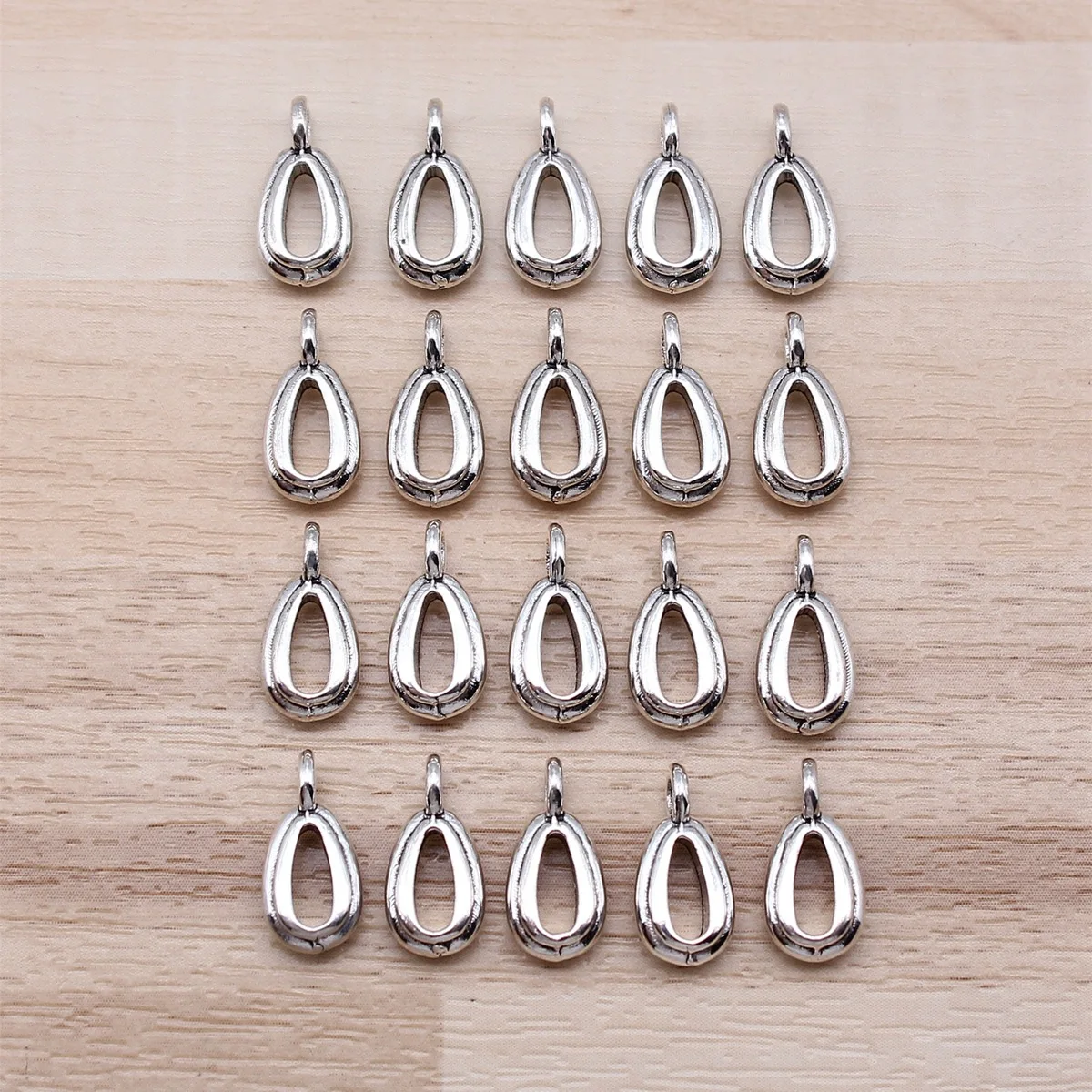IFOCUS 20pcs/Lot Bail Beads For DIY Jewelry Making Zinc Alloy 4x13mm/0.16x0.51inch
IFOCUS 20pcs/Lot Bail Beads For DIY Jewelry Making Zinc Alloy 4x13mm/0.16x0.51inch