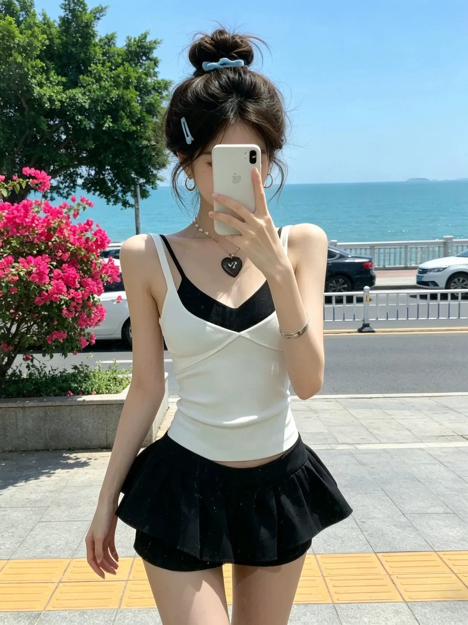 Color Block Halter Vest And Skirt Set Women's Slimming Summer Fashion Outfit High Waist Short Skirt Contrast Design
Color Block Halter Vest And Skirt Set Women's Slimming Summer Fashion Outfit High Waist Short Skirt Contrast Design