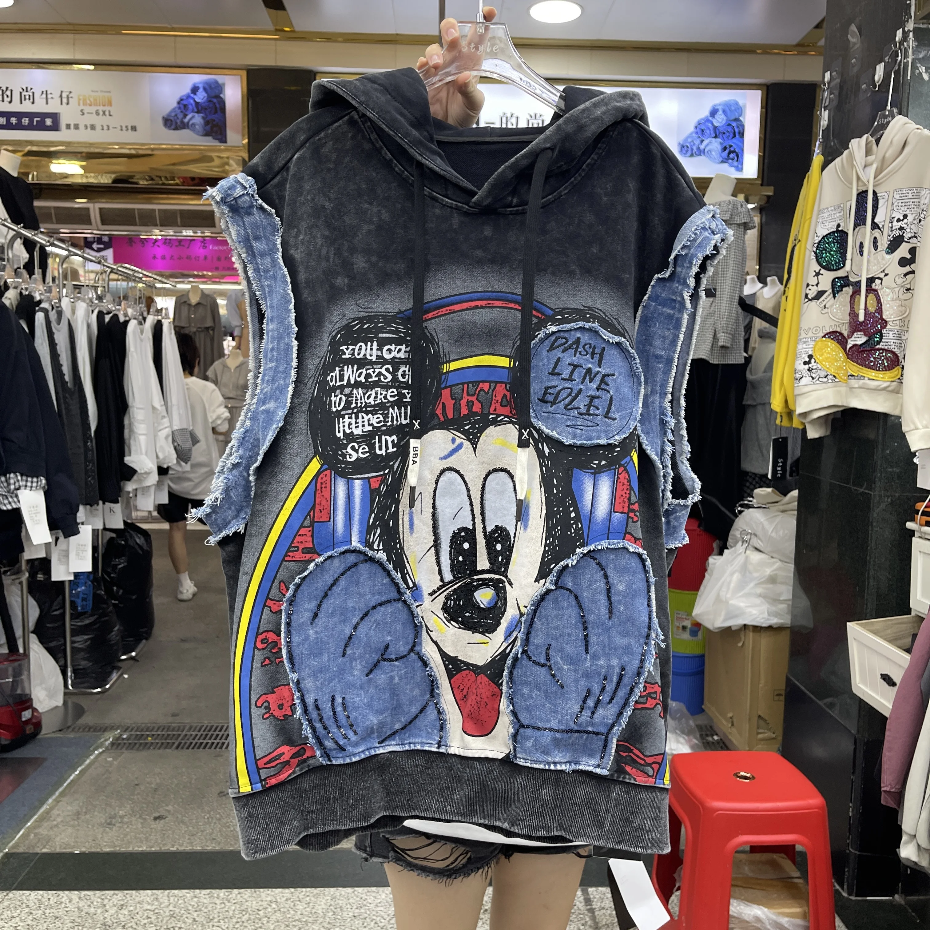 Trendy Brand Denim Patchwork Cartoon Embroidery Vest Women's Autumn Winter New Loose Hooded Versatile Printed Sequin Vest
Trendy Brand Denim Patchwork Cartoon Embroidery Vest Women's Autumn Winter New Loose Hooded Versatile Printed Sequin Vest