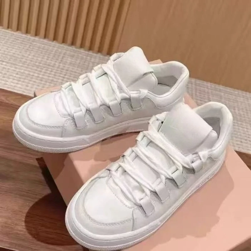 Early Spring New Women's Thick Sole Platform Sneakers Low-Top Casual Skateboard Shoes Height Increase Versatile Single Shoes
Early Spring New Women's Thick Sole Platform Sneakers Low-Top Casual Skateboard Shoes Height Increase Versatile Single Shoes
