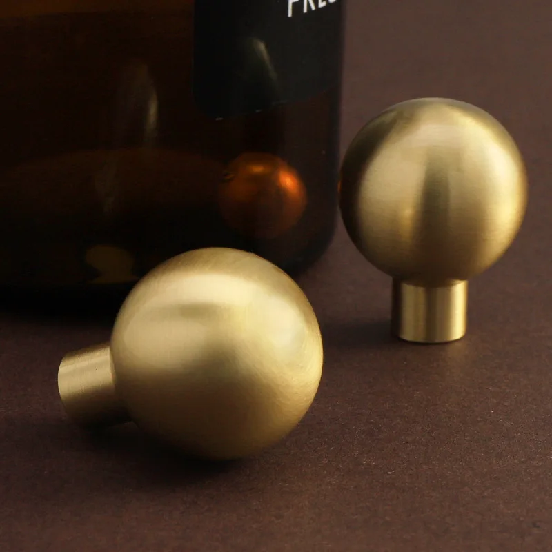 French luxury brass cabinet door handle, gold furniture handle, solid round ball, simple cabinet drawer door handle
French luxury brass cabinet door handle, gold furniture handle, solid round ball, simple cabinet drawer door handle