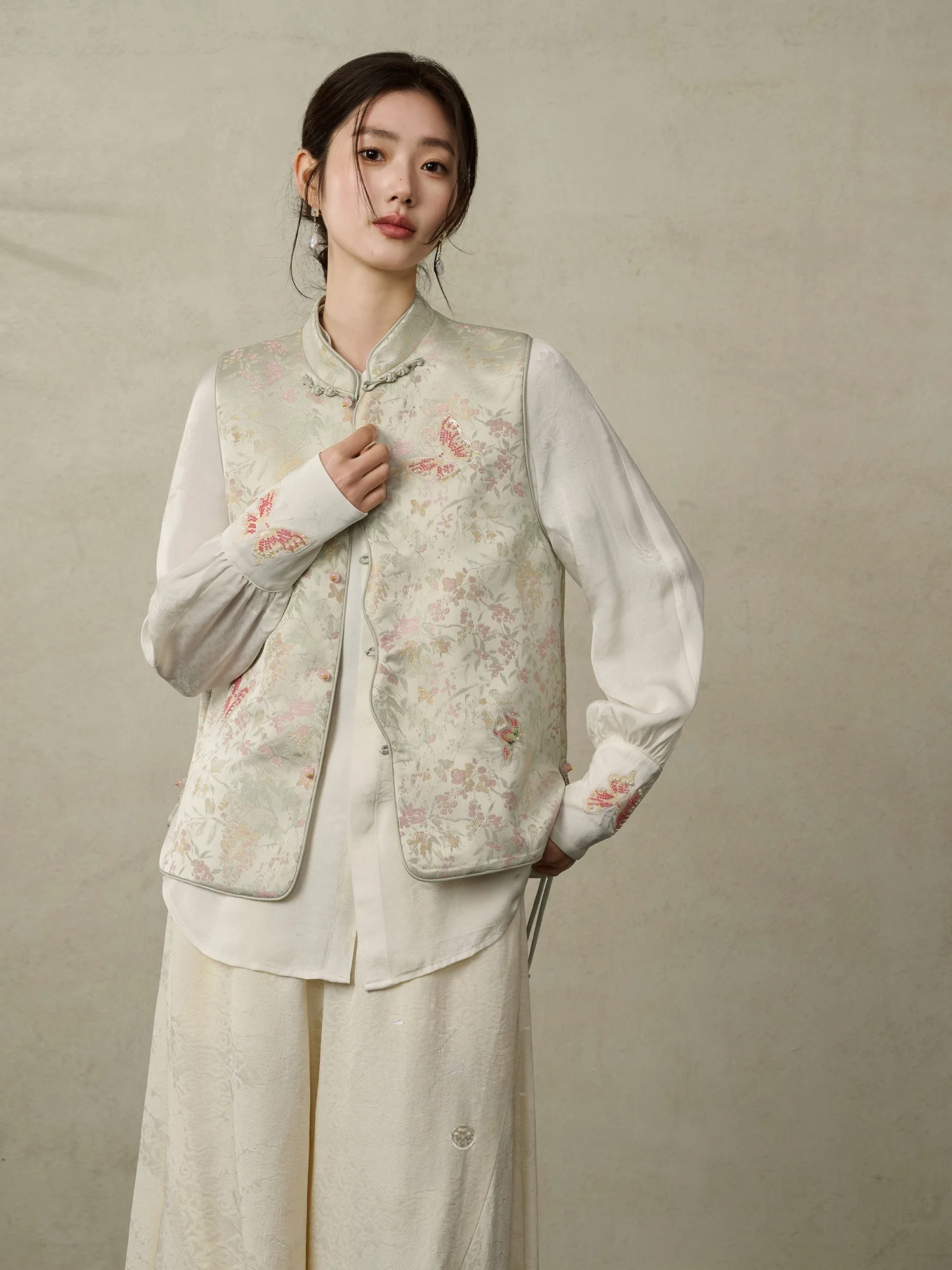 New Chinese Sle Women's Jaet Vest Spring National Sle Outerwear Design Sense Small ence Floral Embroidery Top
New Chinese Sle Women's Jaet Vest Spring National Sle Outerwear Design Sense Small ence Floral Embroidery Top