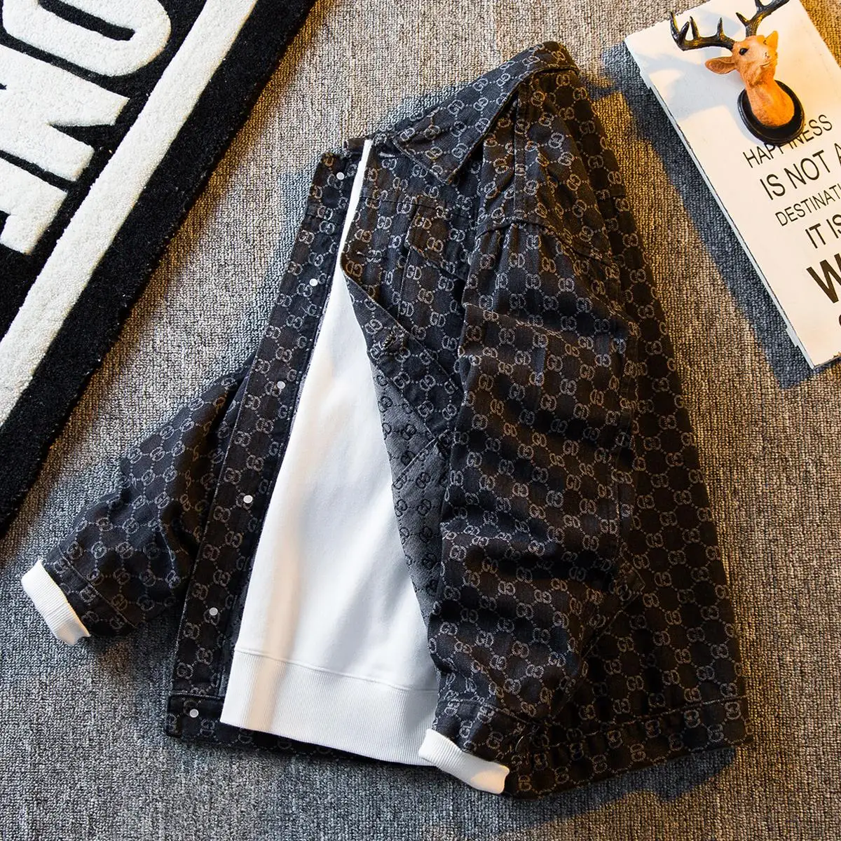 Осенняя мужская джинсовая куртка, модная брендовая надпись, свободный повседневный топ, уличный Sle, V-Ne, длина без кепки, длина све
Осенняя мужская джинсовая куртка, модная брендовая надпись, свободный повседневный топ, уличный Sle, V-Ne, длина без кепки, длина све