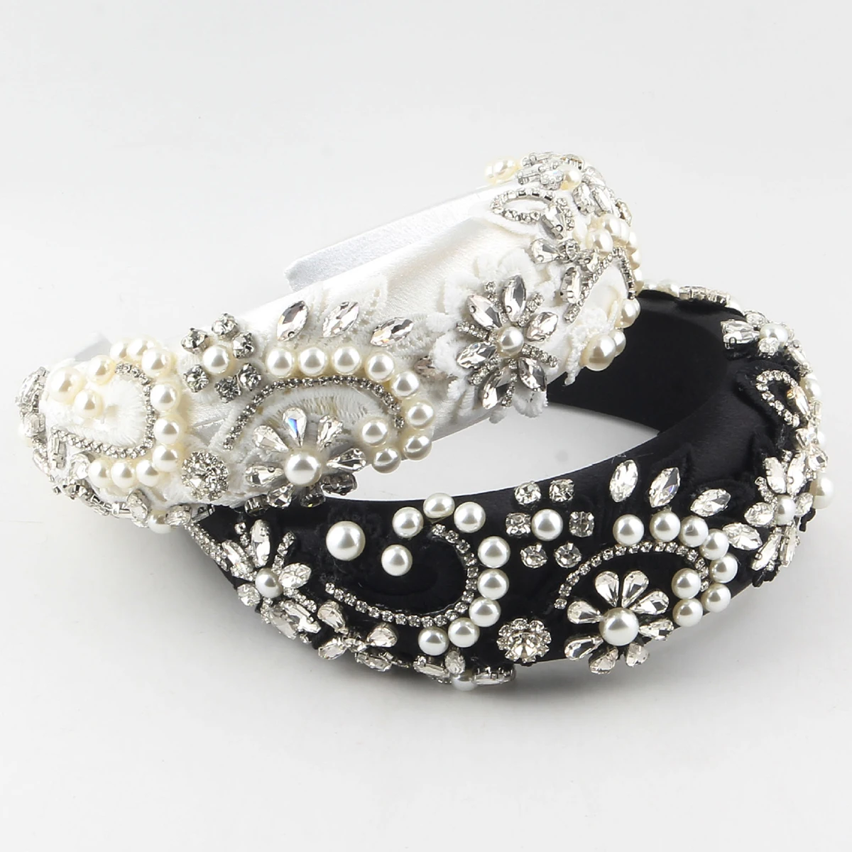 2026 New Embroidery Luxury Baroque Padded Hairband For Women Full Crystal Rhinestone Pearl Headband Wide Thick Hair Accessories
2026 New Embroidery Luxury Baroque Padded Hairband For Women Full Crystal Rhinestone Pearl Headband Wide Thick Hair Accessories