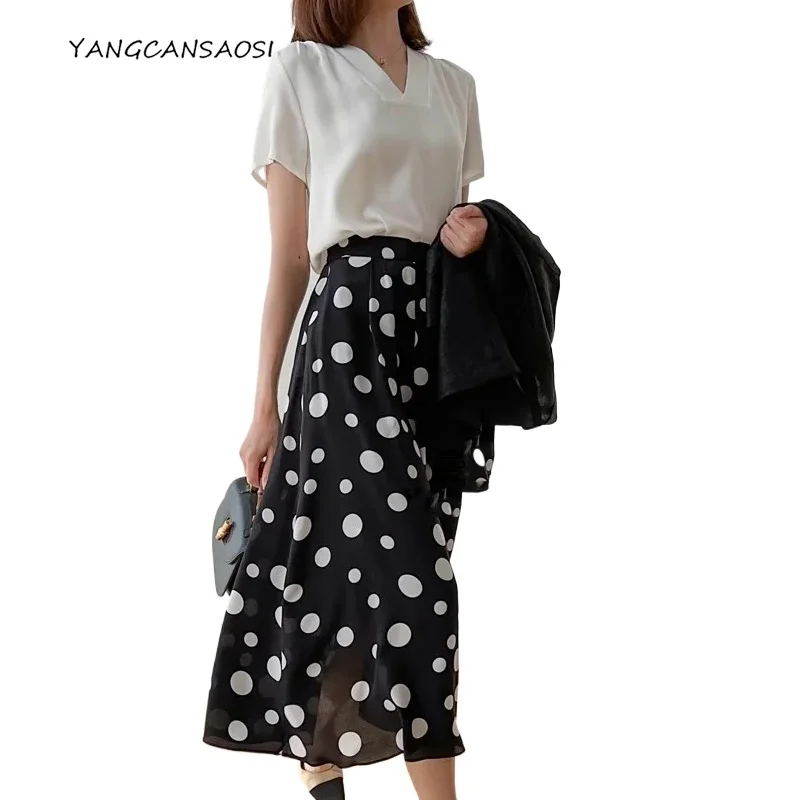Women's Basic Model 26MM 93% Natural Mulberry Silk Elastic Heavyweight Double Crepe V-neck Short Sleeved Solid Versatile T-shirt
Women's Basic Model 26MM 93% Natural Mulberry Silk Elastic Heavyweight Double Crepe V-neck Short Sleeved Solid Versatile T-shirt