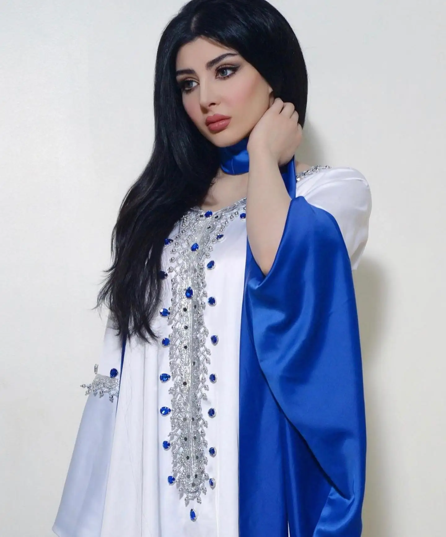 Customized Arabic Dubai Elegant Blue Crystal Beaded Floor-length with Ribbon Evening Dress for Formal Occasion Gown
Customized Arabic Dubai Elegant Blue Crystal Beaded Floor-length with Ribbon Evening Dress for Formal Occasion Gown