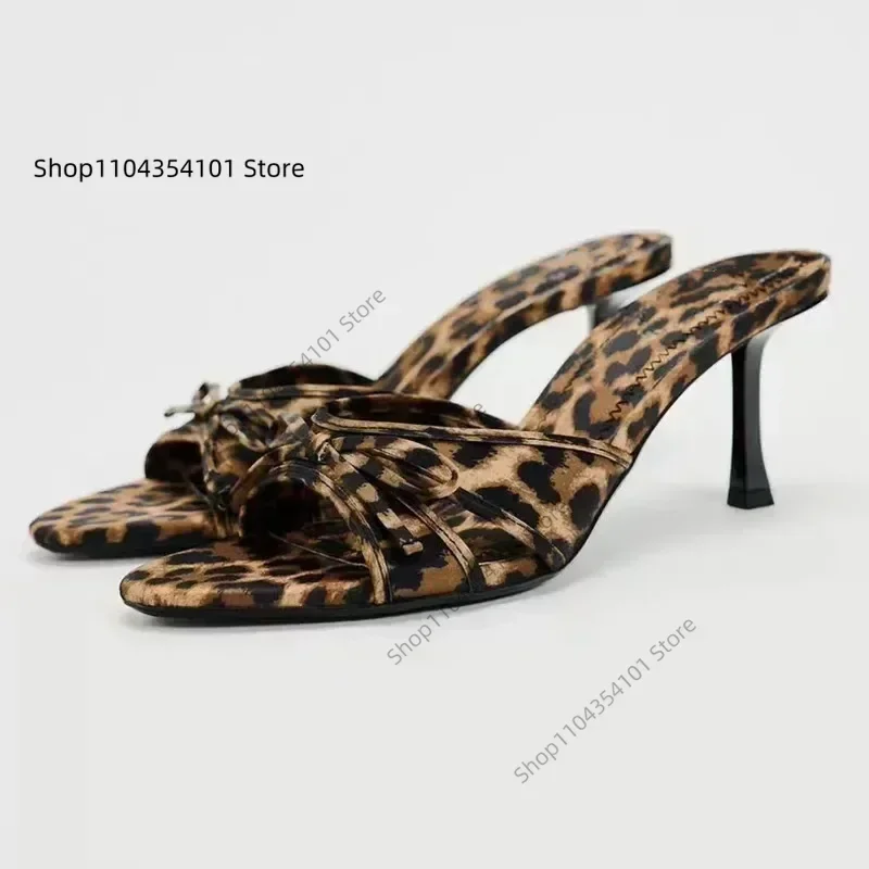 2025 New European and American High Quality Women Shoes Bow Knot Leopard Print High Heel Slippers Women Slippers Tacones altos
2025 New European and American High Quality Women Shoes Bow Knot Leopard Print High Heel Slippers Women Slippers Tacones altos