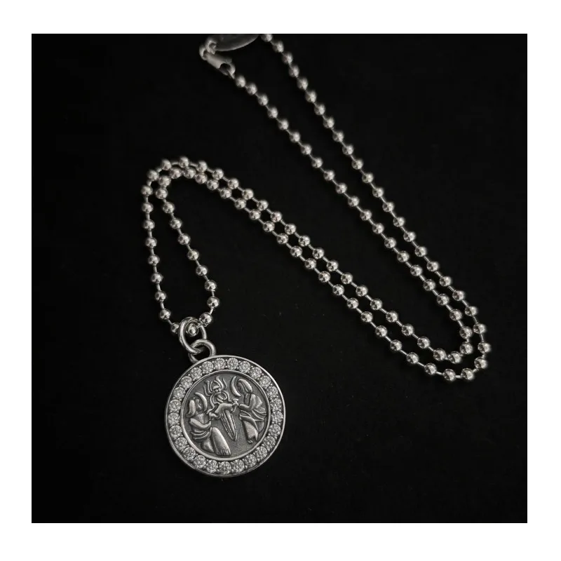New Trendy European Clothes, Old Thai Silver Models, Round Brand with Diamonds, Round Bead Chain, Pendant Necklace, Couple Model
New Trendy European Clothes, Old Thai Silver Models, Round Brand with Diamonds, Round Bead Chain, Pendant Necklace, Couple Model