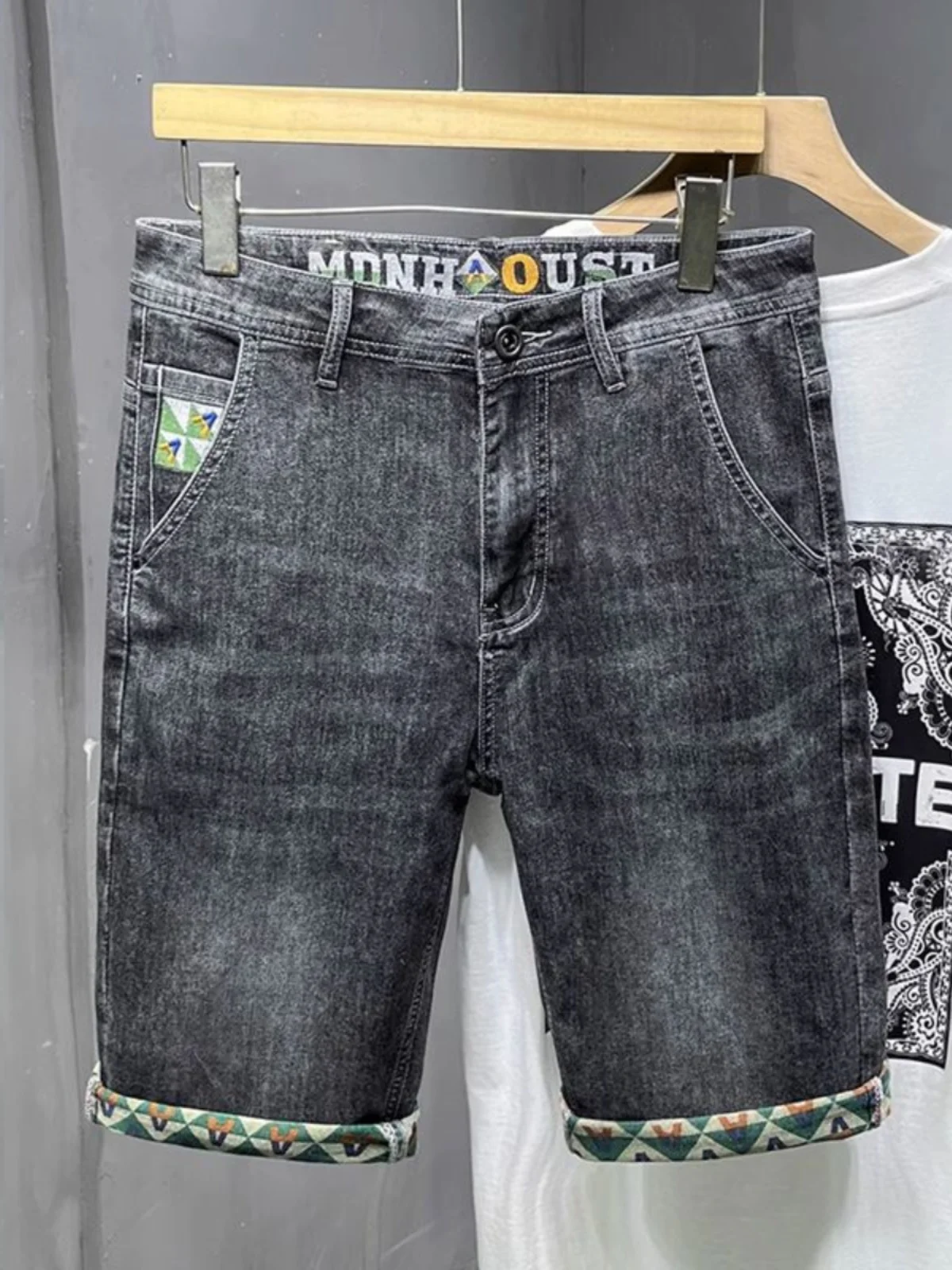 Slim Fit Men's Short Jeans Thin Five-Quarter Straight Leg Summer Korean Style Fashionable And Slimming Mid-Length
Slim Fit Men's Short Jeans Thin Five-Quarter Straight Leg Summer Korean Style Fashionable And Slimming Mid-Length
