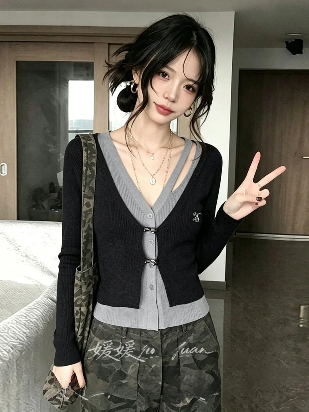 Women's Short Knitted V-neck Long Sleeve Sweater Single Button Sexy Hollow out Slim Fit Top Casual Style Polyester Fiber
Women's Short Knitted V-neck Long Sleeve Sweater Single Button Sexy Hollow out Slim Fit Top Casual Style Polyester Fiber