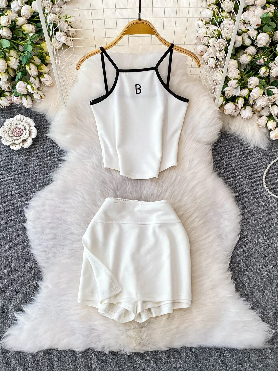 Sexy Contrast Color ort Letter Embroidery Tank Top And High Waist orts Two Piece Set Prevent Exposure Faionable Outfit
Sexy Contrast Color ort Letter Embroidery Tank Top And High Waist orts Two Piece Set Prevent Exposure Faionable Outfit