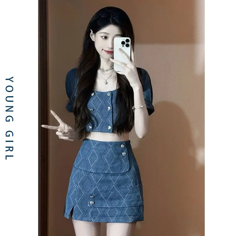 Sweet Hot Girl Denim Suit Women's Summer Silver Button Square Collar Bubble Sleeve Top A-line Skirt Two-piece Set Female Clothes
Sweet Hot Girl Denim Suit Women's Summer Silver Button Square Collar Bubble Sleeve Top A-line Skirt Two-piece Set Female Clothes