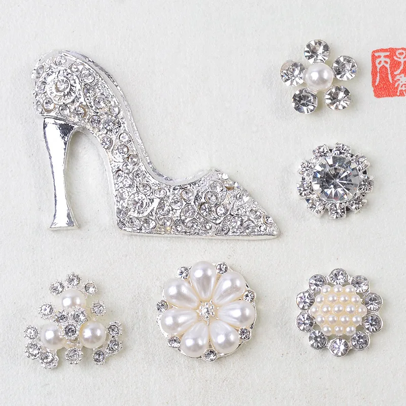 100Pc set Korean version high heels pearl crystal flower plate crystal buckle DIY Korean bride shoes clothing bag accessories
100Pc set Korean version high heels pearl crystal flower plate crystal buckle DIY Korean bride shoes clothing bag accessories