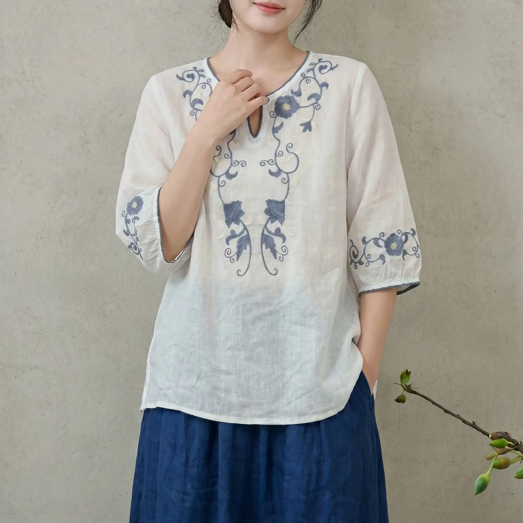 plus Size Women's Slimming Youthful Meat Concealing Cotton Linen Base Shirt Stand Collar Embroidered Top T-shirt
plus Size Women's Slimming Youthful Meat Concealing Cotton Linen Base Shirt Stand Collar Embroidered Top T-shirt