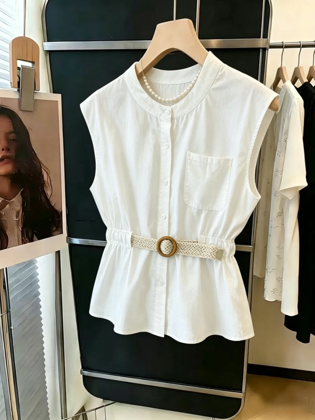 High Quality round Neck Sleeveless Shirt Women's Fashionable Summer Top with Belt Waist Cinching Original Design Shirt
High Quality round Neck Sleeveless Shirt Women's Fashionable Summer Top with Belt Waist Cinching Original Design Shirt