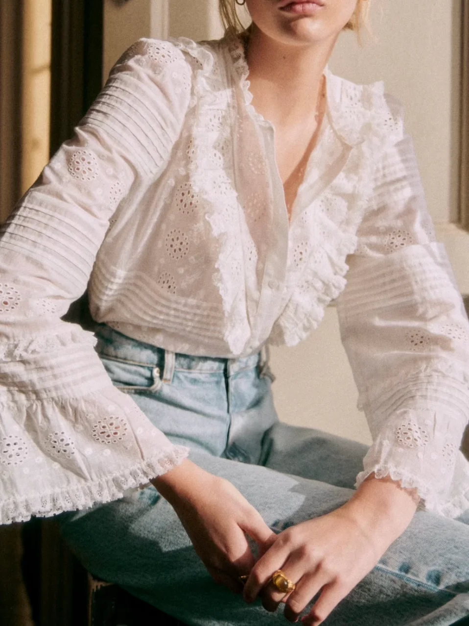Lace Embroidery Women's White Blouse Spring Hollow Out Flare Sleeve Single Breasted Ruffled Collar Sweet Ladies Shirt
Lace Embroidery Women's White Blouse Spring Hollow Out Flare Sleeve Single Breasted Ruffled Collar Sweet Ladies Shirt