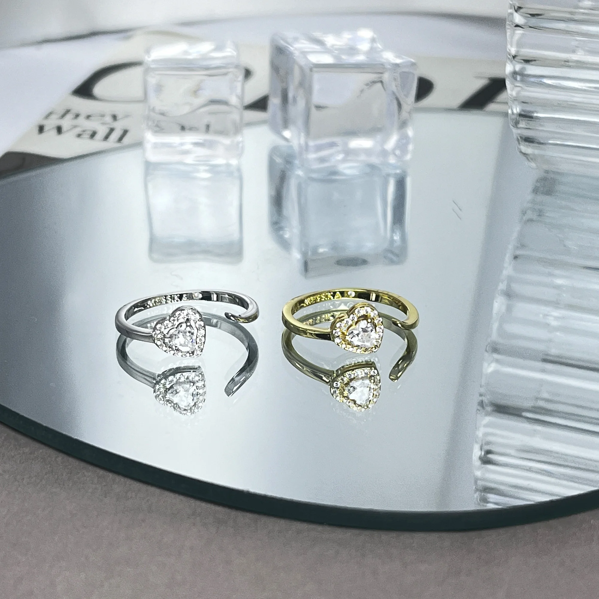 2024 New Sterling Silver s925 Messi JOY C Œ UR Series Heart shaped Diamond Set Sparkling High end Surprise Women's Ring
2024 New Sterling Silver s925 Messi JOY C Œ UR Series Heart shaped Diamond Set Sparkling High end Surprise Women's Ring