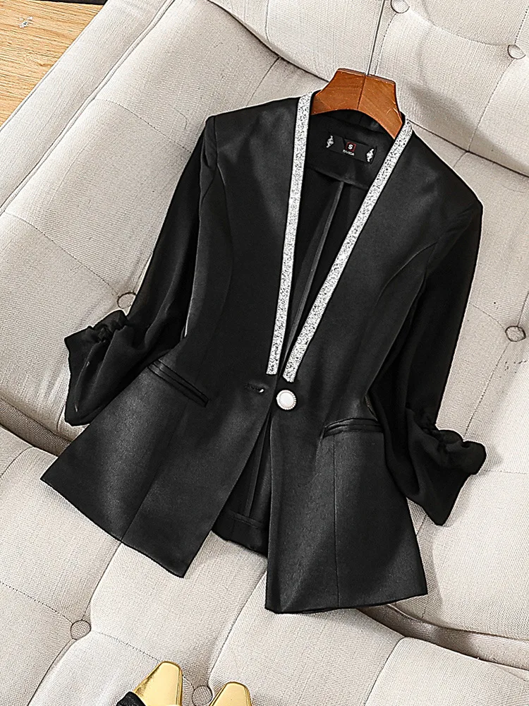 Suit jacket for women in the spring and summer of 2025 high-end satin slim fit temperament commute v-neck business attire
Suit jacket for women in the spring and summer of 2025 high-end satin slim fit temperament commute v-neck business attire