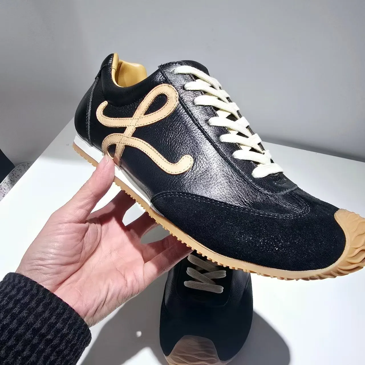 2025 Spring and Summer New Genuine Leather Men's Casual Shoes Thick soled Lace up Shoes Fashion Soft soled Leather Shoes
2025 Spring and Summer New Genuine Leather Men's Casual Shoes Thick soled Lace up Shoes Fashion Soft soled Leather Shoes