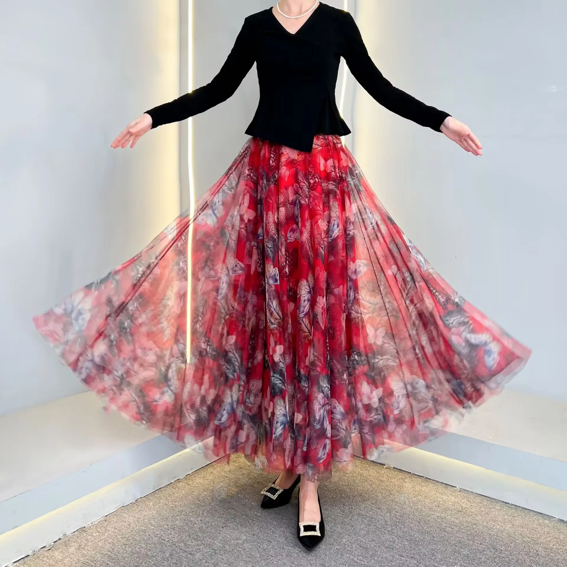 Женская тюлевая танцевальная юбка красного цвета с цветочным принтом, элегантная милая сетчатая юбка миди с эластичной резинкой на талии для всесезонной юбки
Женская тюлевая танцевальная юбка красного цвета с цветочным принтом, элегантная милая сетчатая юбка миди с эластичной резинкой на талии для всесезонной юбки