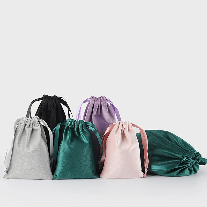 1pc Large Soft Drawstring Capacity Easy Carry Colorful Velvet Drawstring Bag Christmas Favor Pouches & Gift Bags
1pc Large Soft Drawstring Capacity Easy Carry Colorful Velvet Drawstring Bag Christmas Favor Pouches & Gift Bags