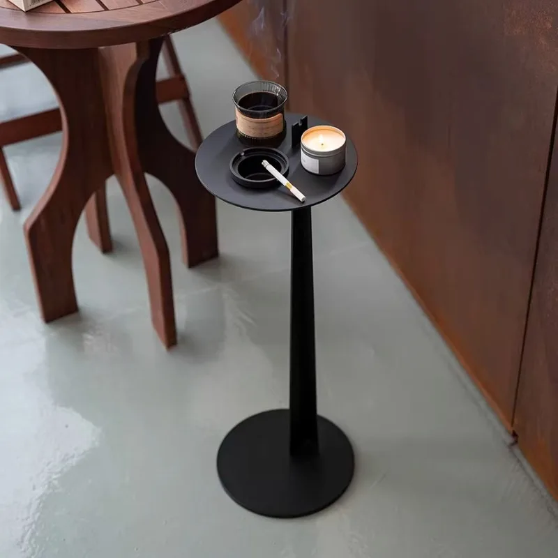 Outdoor vertical floor ashtray creative Nordic style living room bed and breakfast decoration
Outdoor vertical floor ashtray creative Nordic style living room bed and breakfast decoration