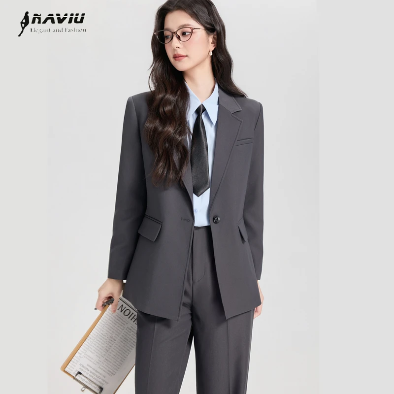 Женский костюм NAVIU: пиджак и брюки, модный повседневный стиль, элегантный, новый, формальный, деловой, для работы, комплект из 2 предметов
Женский костюм NAVIU: пиджак и брюки, модный повседневный стиль, элегантный, новый, формальный, деловой, для работы, комплект из 2 предметов