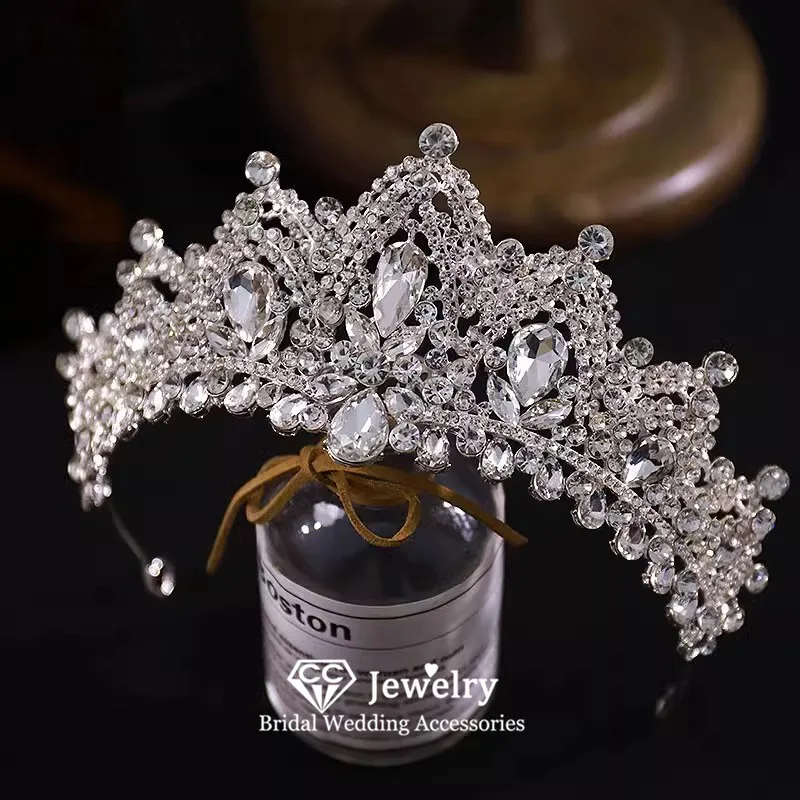 CC Trendy Crown Wedding Accessories Bridal Headdress Engagement Hair Ornaments Women Headpiece Leaf Shape Crystal Tiaras YQ223
CC Trendy Crown Wedding Accessories Bridal Headdress Engagement Hair Ornaments Women Headpiece Leaf Shape Crystal Tiaras YQ223