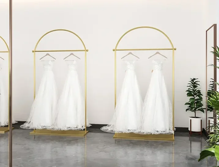 High-End Wedding Dress Display Rack Floor Hanging Thickened Store Dresser for Elegant Bridal Gown Presentation
High-End Wedding Dress Display Rack Floor Hanging Thickened Store Dresser for Elegant Bridal Gown Presentation