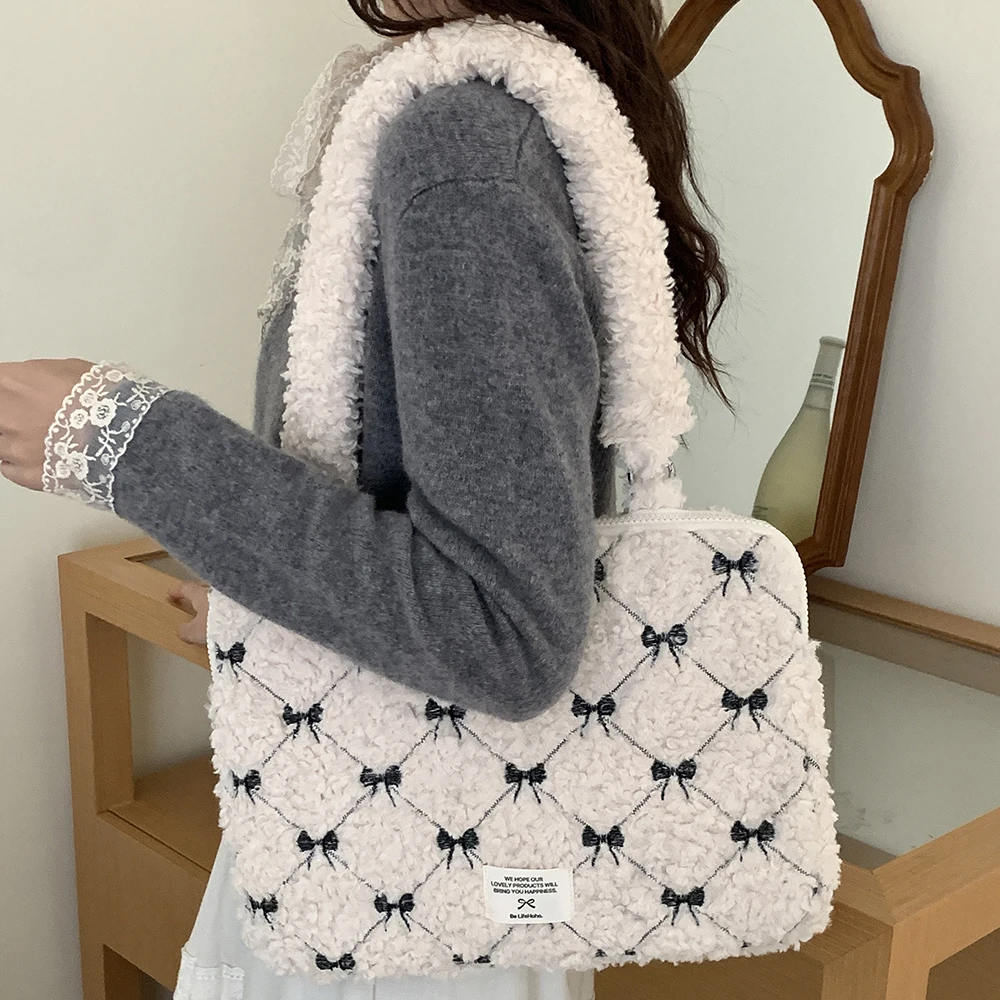 Laptop Bag Butterfly Embroidery Plush Protective Case Storage Bag For Macbook Air Pro 16 Case Notebook Xiaomi Huawei Lenovo Dell
Laptop Bag Butterfly Embroidery Plush Protective Case Storage Bag For Macbook Air Pro 16 Case Notebook Xiaomi Huawei Lenovo Dell
