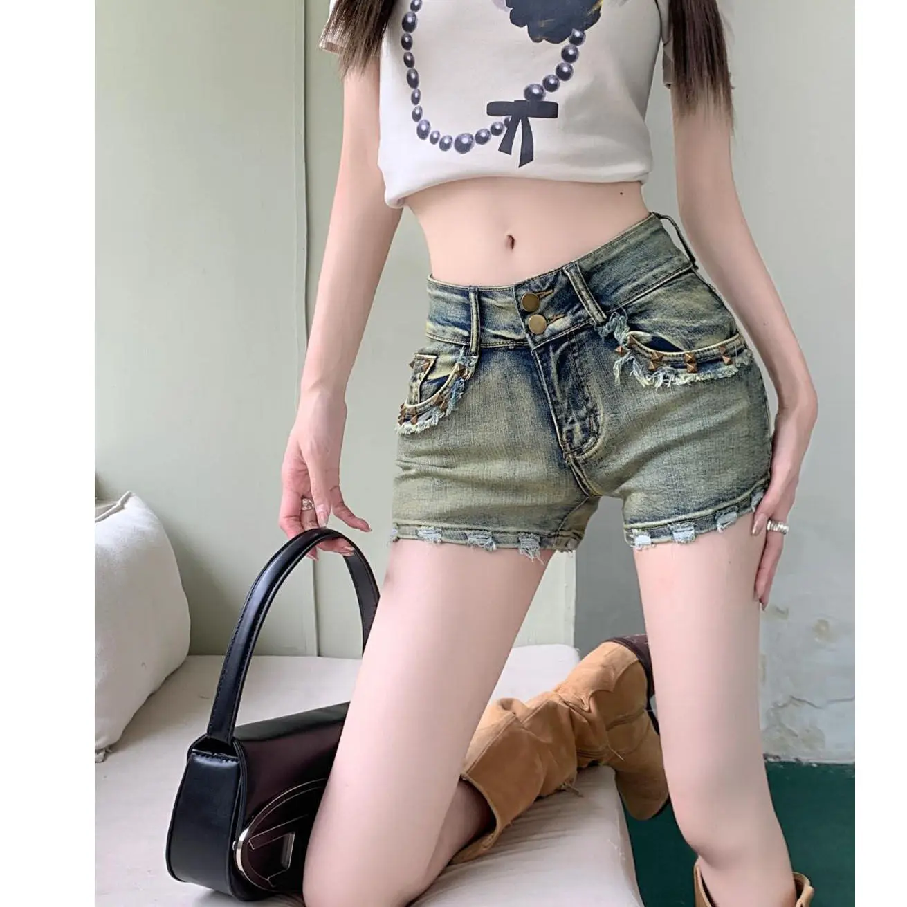 American Style Sexy Short Jeans Shorts Retro Faded Rivet Design Elastic Bodycon Hot Pants Women's Cotton Shorts E8583
American Style Sexy Short Jeans Shorts Retro Faded Rivet Design Elastic Bodycon Hot Pants Women's Cotton Shorts E8583