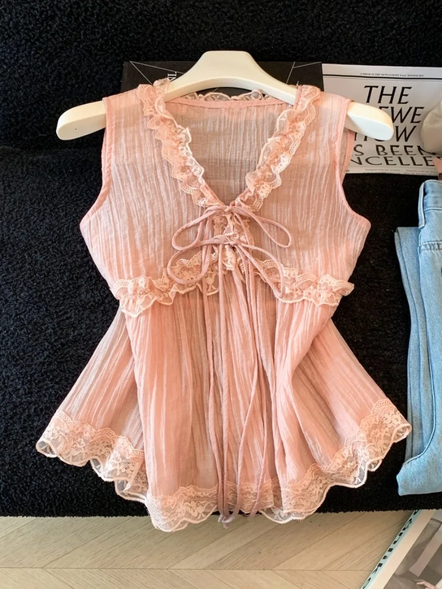 Pink Lace Trim Shirt Women Summer New Unique Beautiful Light Belted V-Neck Sleeveless Top Breathable Thin Fabric Fashionable
Pink Lace Trim Shirt Women Summer New Unique Beautiful Light Belted V-Neck Sleeveless Top Breathable Thin Fabric Fashionable