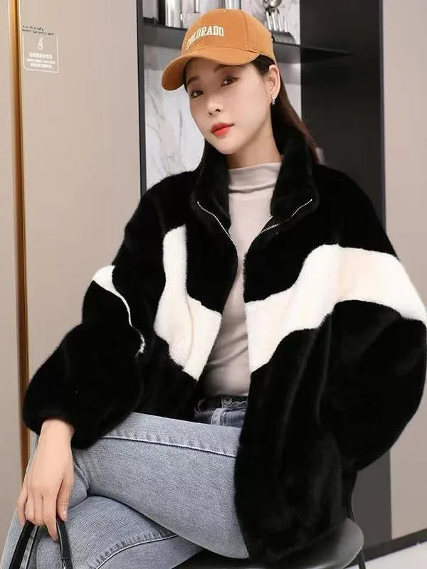 Ladies Short Thickened Faux Lamb Fur Jacket Winter Warm Plush Lined Oversize Patchwork Trimmed Coat Casual Style Zipper Closure
Ladies Short Thickened Faux Lamb Fur Jacket Winter Warm Plush Lined Oversize Patchwork Trimmed Coat Casual Style Zipper Closure