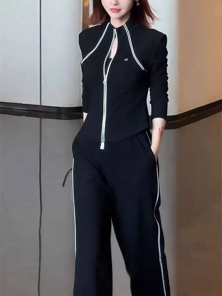 Black Casual Sportswear Set for Women Autumn New Style Stand Collar Comfortable Gentle Stripes Matching High Waist Pants
Black Casual Sportswear Set for Women Autumn New Style Stand Collar Comfortable Gentle Stripes Matching High Waist Pants