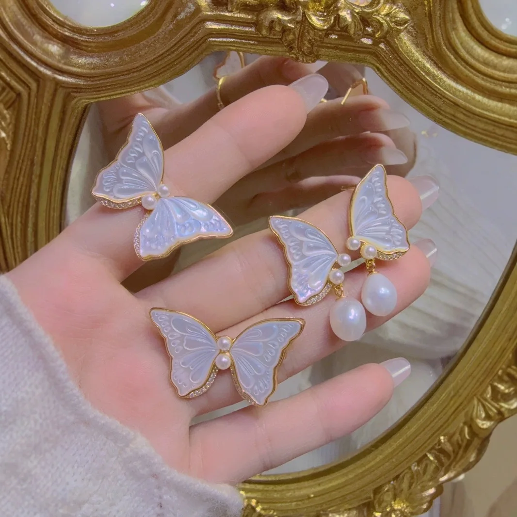 Natural Abalone Shell White Butterfly Shell Butterfly Brooch Retro Design Corsage Suit Coat High-end Collar Pin
Natural Abalone Shell White Butterfly Shell Butterfly Brooch Retro Design Corsage Suit Coat High-end Collar Pin