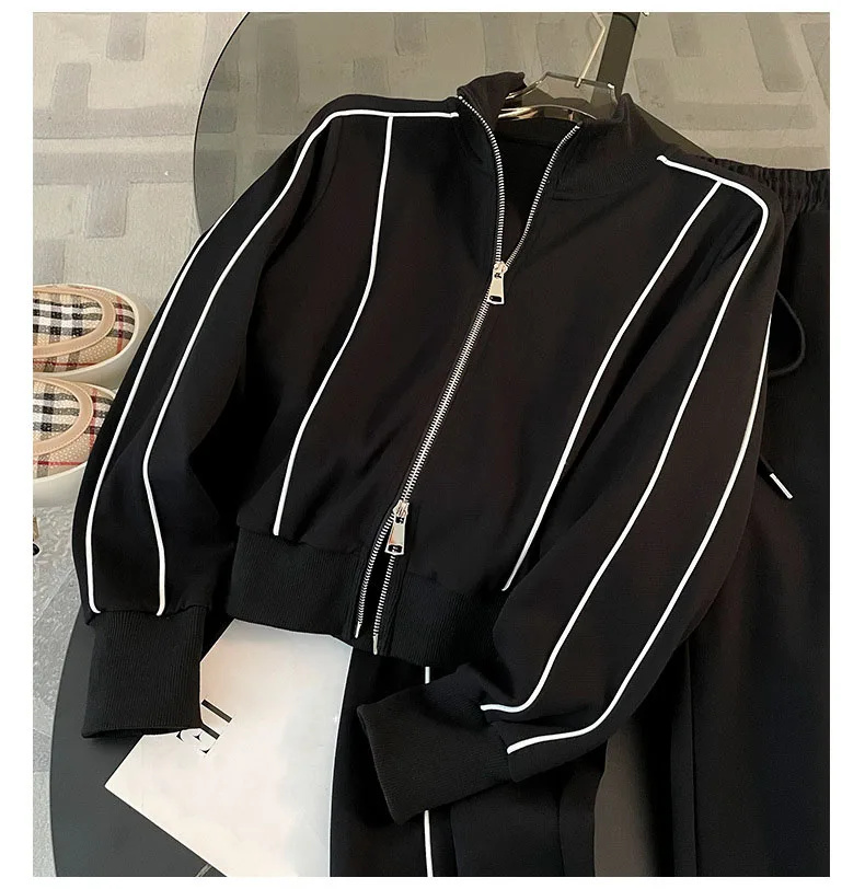 High end fashion sports and leisure hoodie, women's new style with high and wide leg pants
High end fashion sports and leisure hoodie, women's new style with high and wide leg pants