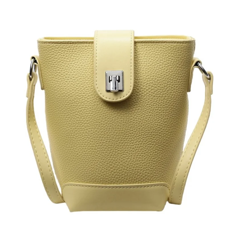 Женская просторная кожаная сумка со съемным ремешком - классическая женская сумка через плечо известного дизайнера 
Женская просторная кожаная сумка со съемным ремешком - классическая женская сумка через плечо известного дизайнера