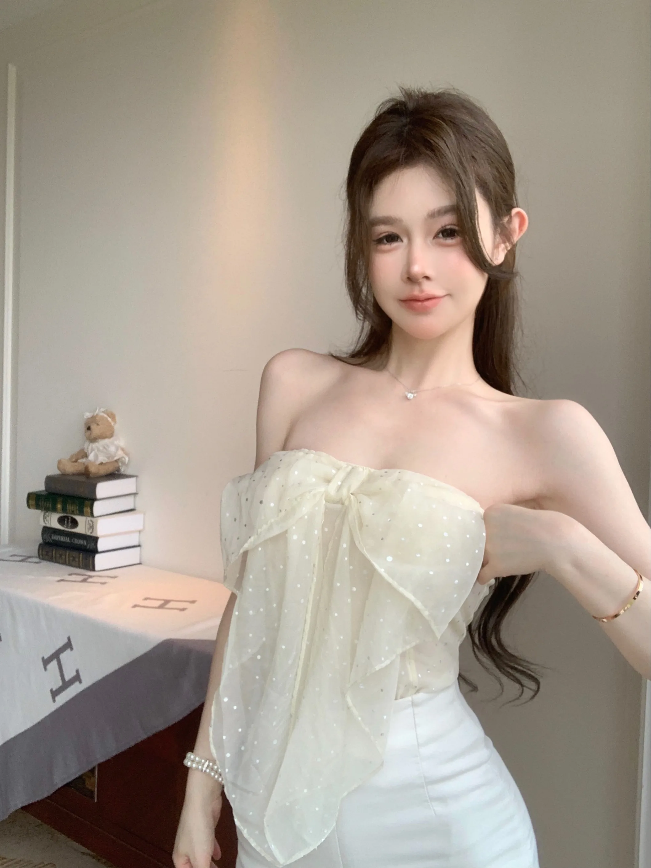 Красивый шифоновый жилет с узлом и блестками на бретелях, женский летний тайский жилет Pure Desire, сладкий пряный топ на одно плечо...
Красивый шифоновый жилет с узлом и блестками на бретелях, женский летний тайский жилет Pure Desire, сладкий пряный топ на одно плечо...