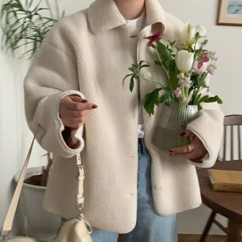 Chic Autumn Winter ort Loose Casual Long Sve Furry Coat Sli Versatile Single Button Flip Collar Soft Outerwear
Chic Autumn Winter ort Loose Casual Long Sve Furry Coat Sli Versatile Single Button Flip Collar Soft Outerwear