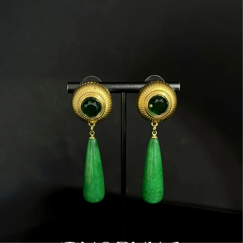 New Vintage Classic Heavy Industry Fresh Green Water Drop Stone Pendant Sweeping Shoulder Earrings Niche and All-match Earrings
New Vintage Classic Heavy Industry Fresh Green Water Drop Stone Pendant Sweeping Shoulder Earrings Niche and All-match Earrings