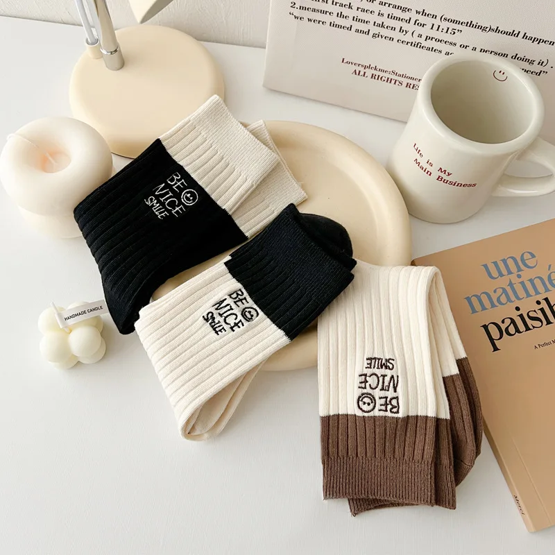 5 Pairs New Autumn And Winter Mid-tube Socks Combed Cotton Solid Color Sweat Absorbent Breathable Letter Embroidery
5 Pairs New Autumn And Winter Mid-tube Socks Combed Cotton Solid Color Sweat Absorbent Breathable Letter Embroidery
